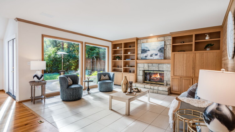 https://media.kuskomedia.com/sites/21427-se-33rd-pl-sammamish-wa-98075-18536532/branded
