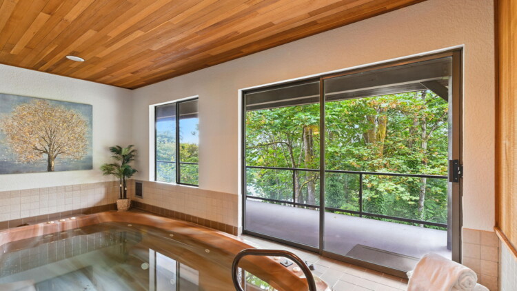 Elegant Home at 725 Wynwood Dr Kent, WA 98030