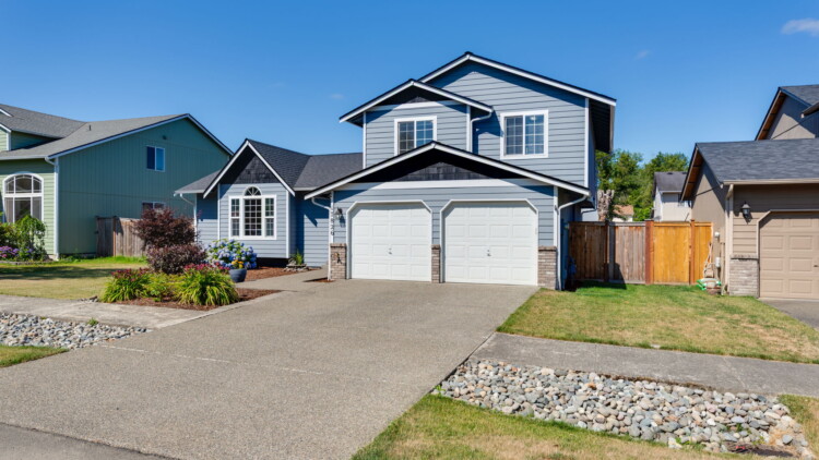 A Bright House at 17826 68th Ave E Puyallup, WA 98375