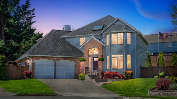 Opulent Estate at 2134 34th St SE Puyallup, WA 98372
