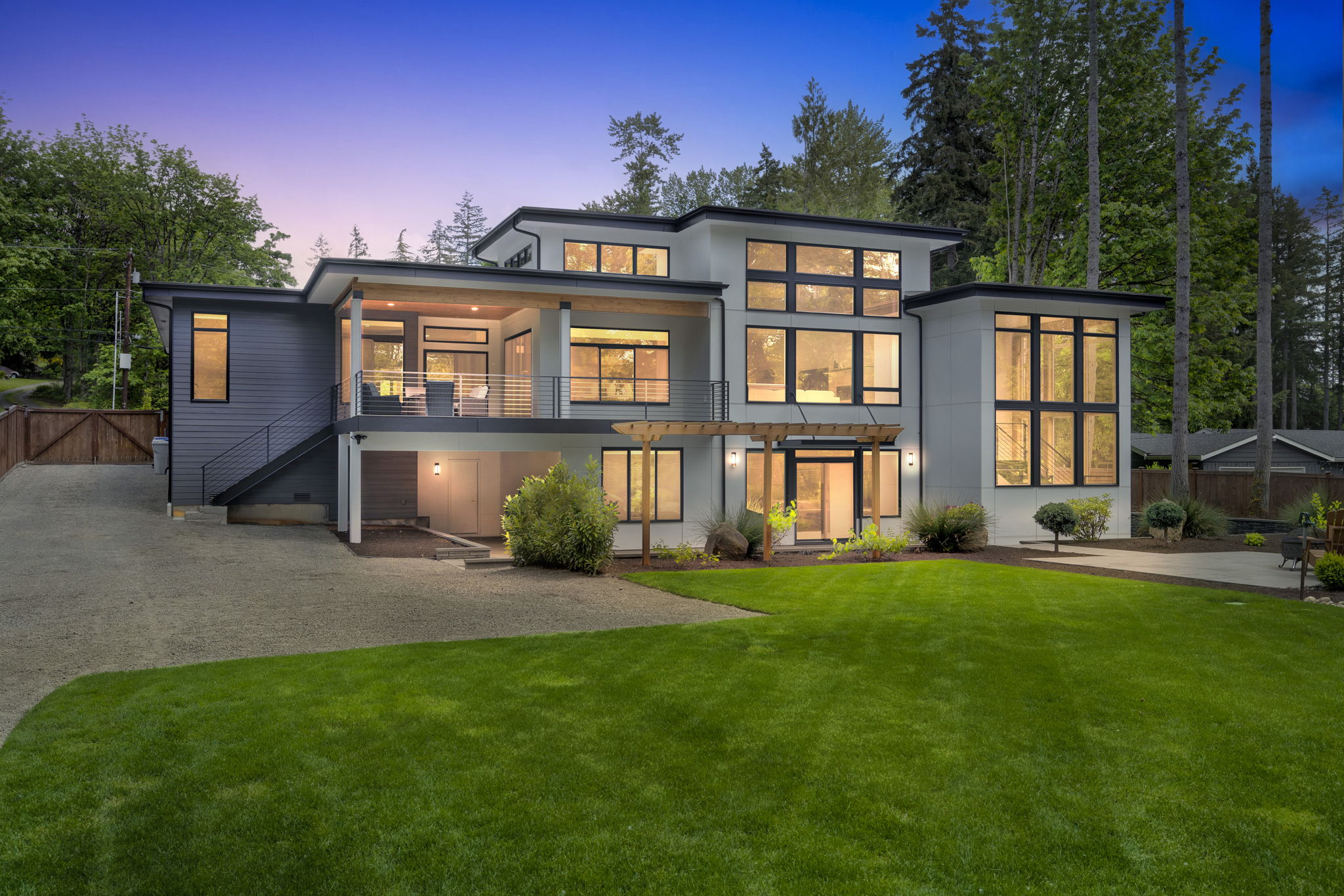 Grand Estate at 13805 183rd Ave SE Renton, WA 98059