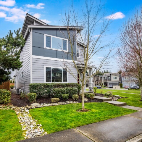 Cozy Find at 11512 172nd St Ct E Puyallup, WA 98374