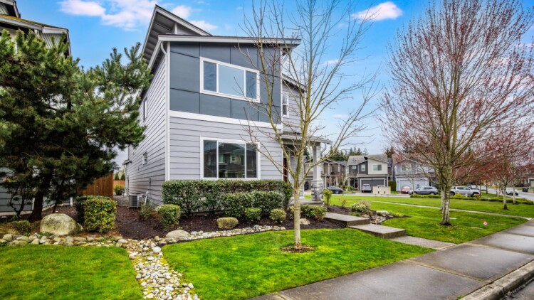 Cozy Find at 11512 172nd St Ct E Puyallup, WA 98374