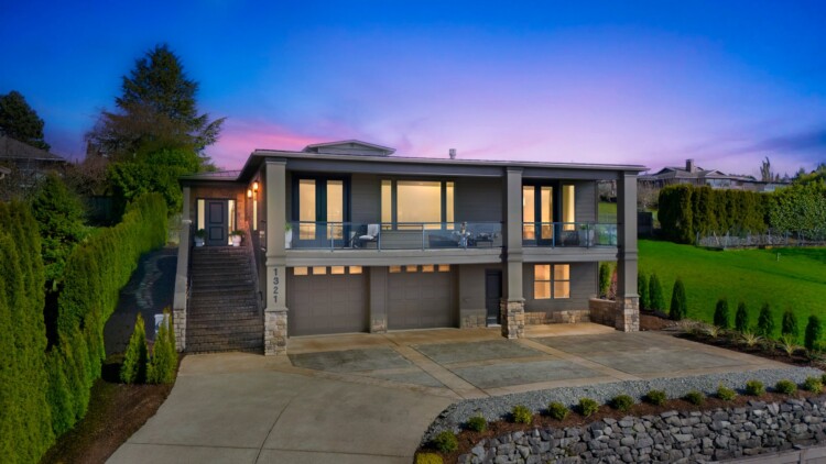 Grandeur at 1321 S Sunset Dr Tacoma, WA 98465