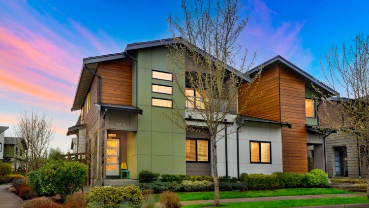Cozy at 32819 Madrona Ave SE Black Diamond, WA 98010