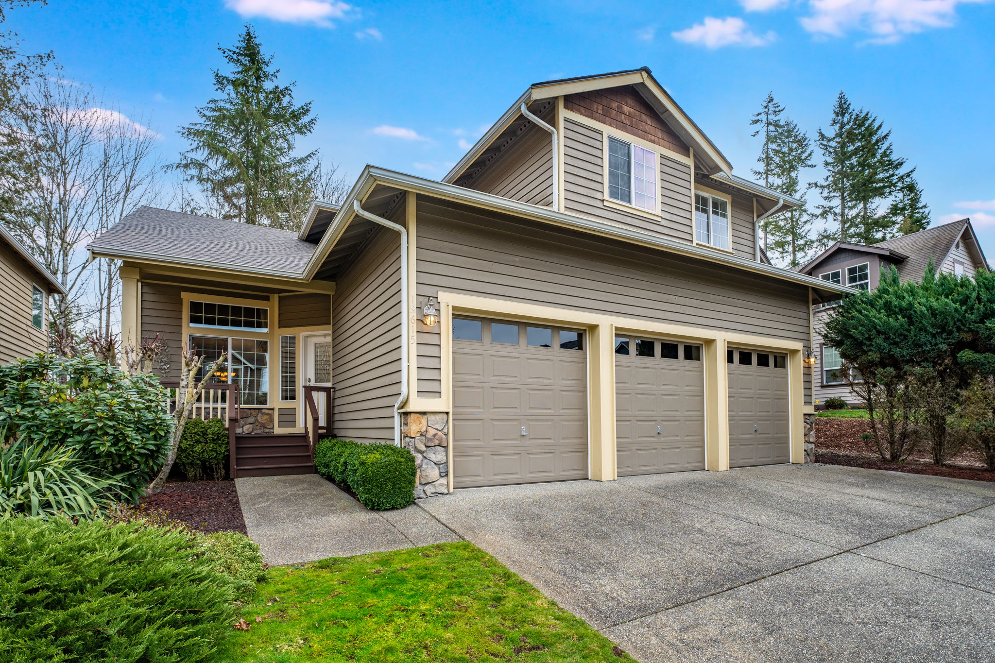 Cozy Estate at 18615 13th Dr SE Bothell, WA 98012