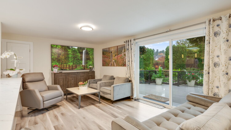 Cozy Estate at 747 N Locust Ln Tacoma, WA 98406