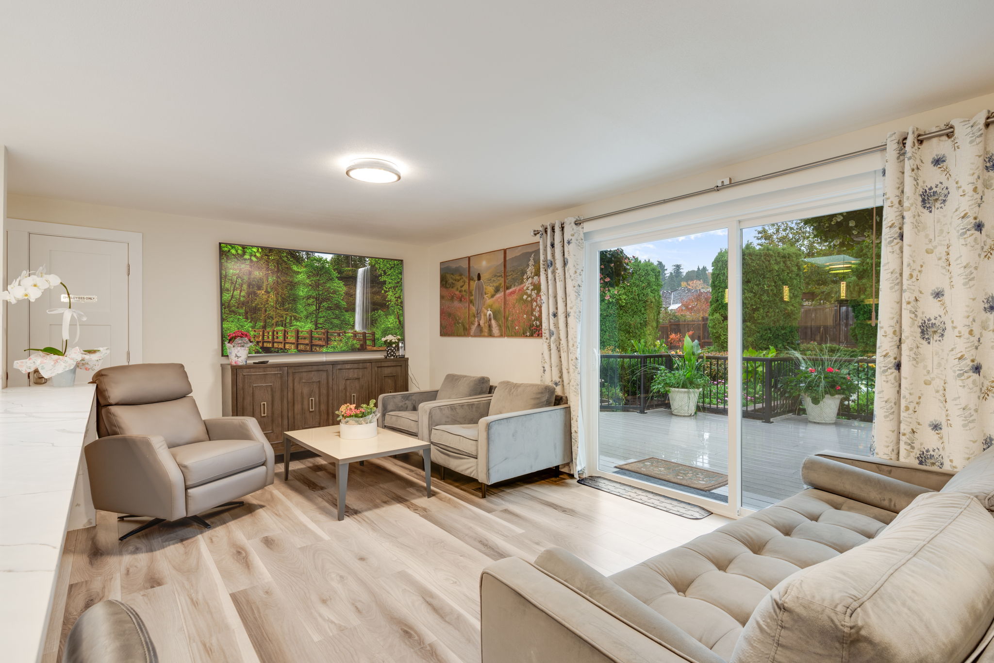 Cozy Estate at 747 N Locust Ln Tacoma, WA 98406