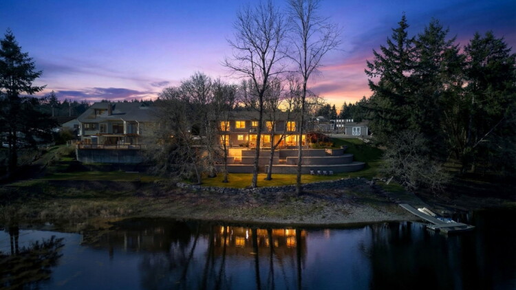 Inviting Retreat at 9620 116th St SW Lakewood, WA