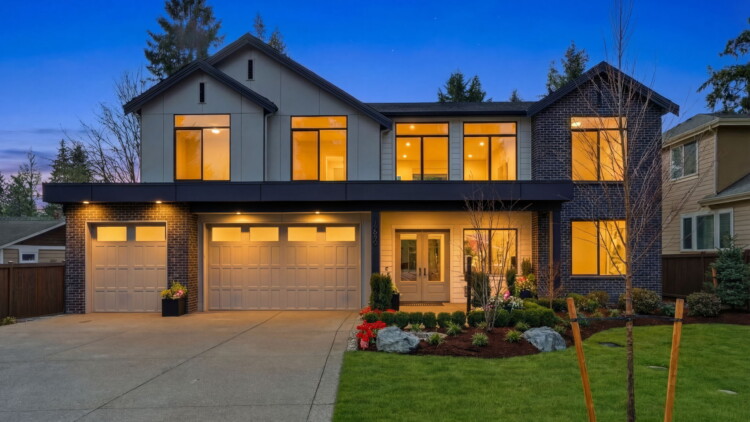 Luxurious Home at 12929 NE 112th St Kirkland, WA 98033