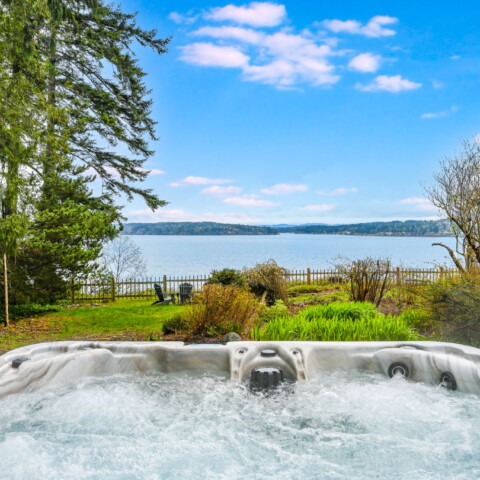 Charming Home at 9370 NE Shore Dr Indianola, WA 98342