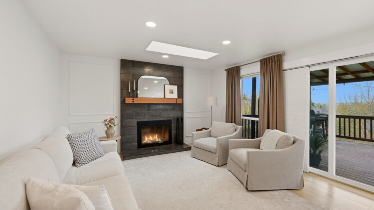 Sleek home at 4935 Mill Pond Loop Auburn, WA 98092
