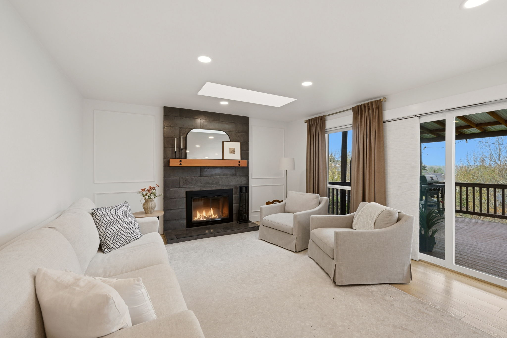 Sleek home at 4935 Mill Pond Loop Auburn, WA 98092