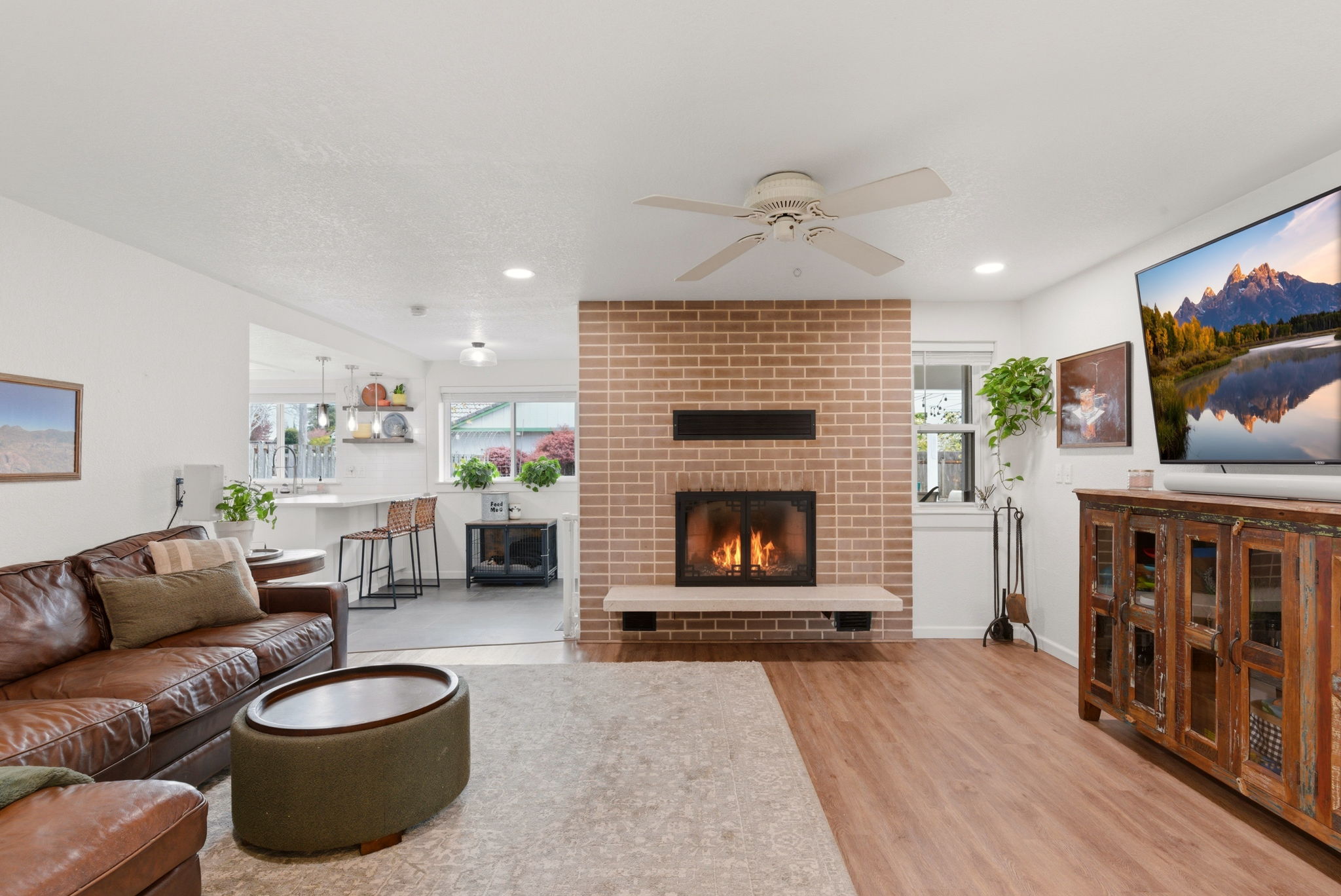 Charming home at 9910 Zircon Dr SW Lakewood, WA 98498