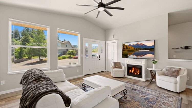 Mountain View Retreat at 254 Skylar Way Eatonville, WA 98328