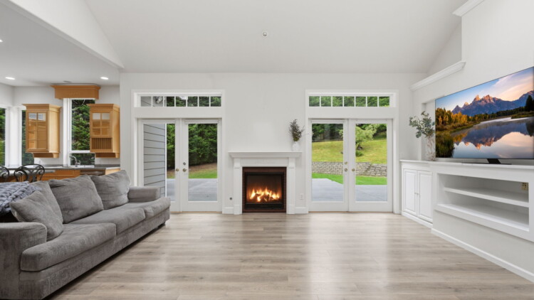 Prestigious Estate at 13503 110th St Ct E Puyallup, WA 98374