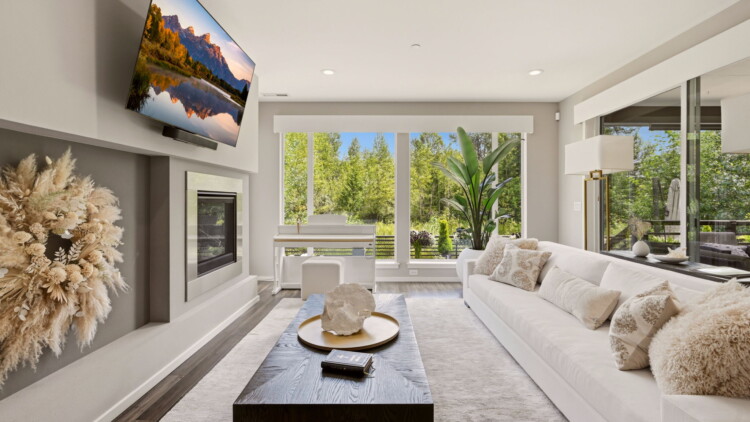 Stylish Family Retreat at 13215 SE 262nd St Kent, WA 98042