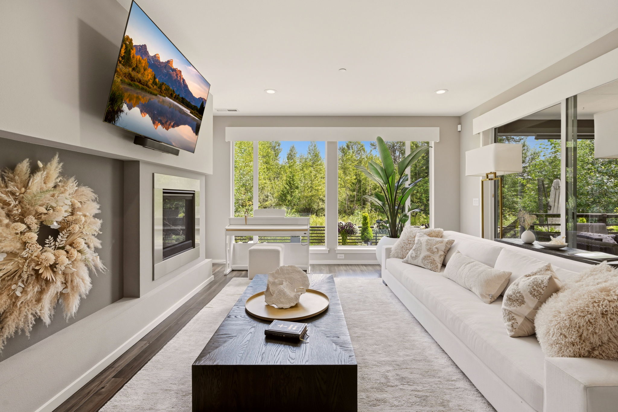 Stylish Family Retreat at 13215 SE 262nd St Kent, WA 98042