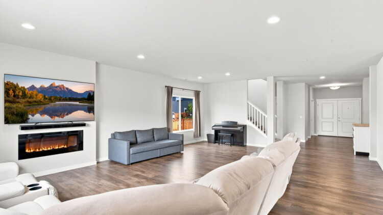 Spacious Family Retreat at 223 Hovey St Buckley, WA 98321